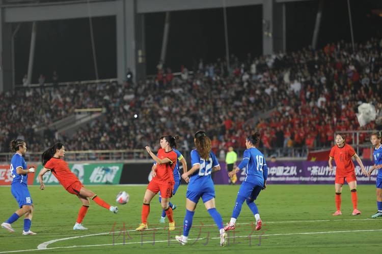 女足联赛27轮-上海2-0继续领跑 解放军第8 女足联赛27轮-上海2-0继续领跑 解放军第8